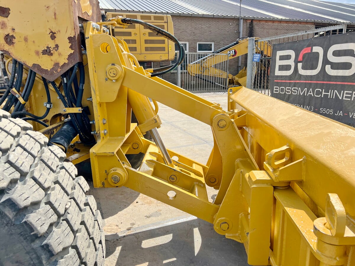 Caterpillar 6x6 BLADE + RIPPER Grader | Boss Machinery