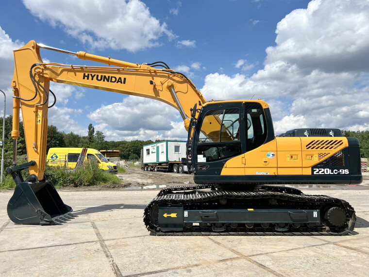 Hyundai R220LC-9S Excavator | Boss Machinery
